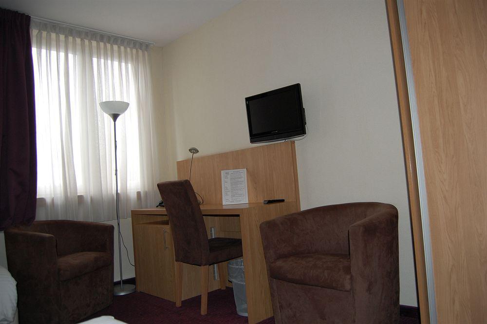 Ibis Brussels Centre Chatelain Hotel